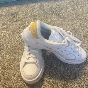 White womens adias tennis shoe